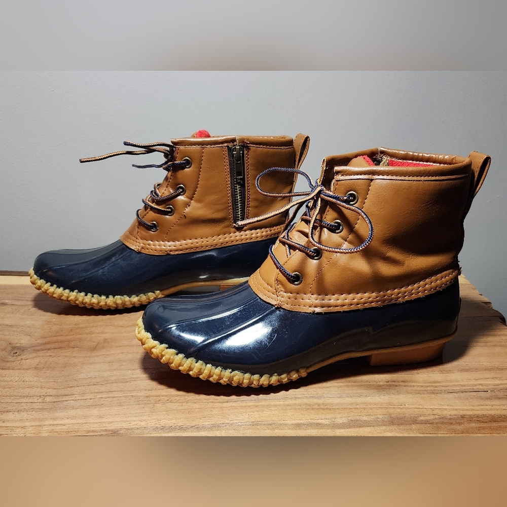 Aquatherm Women's Rayna Brown and Blue 4-Eyelet Duck Boots Size 8M